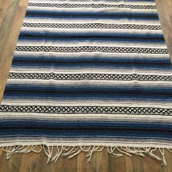 Aztec Pattern Design Throw Rug Blanket Unmarked - Picture 7 of 8